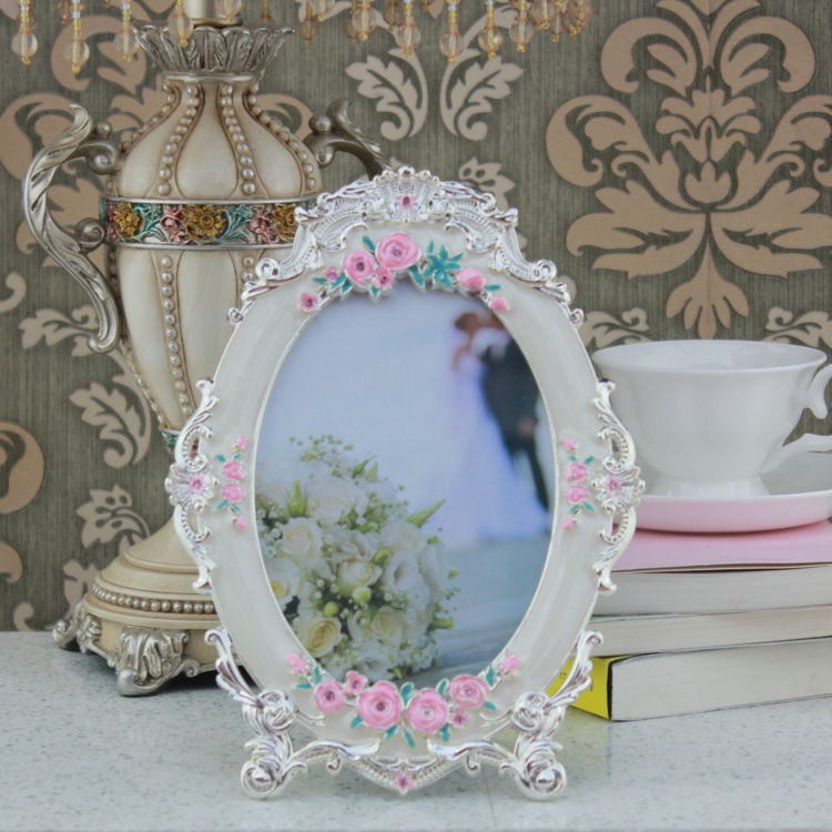 Oval Floral Photo Frame/Garden Style