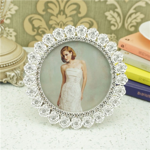 Metal photo frame / Rose 4 inches round photo frame