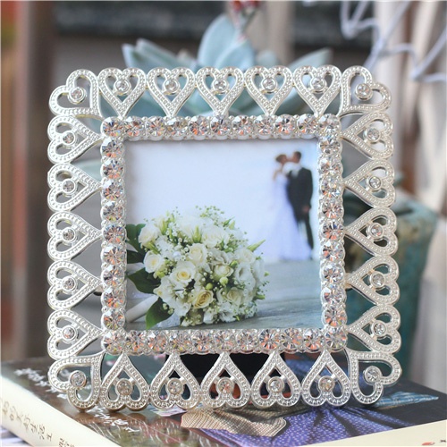 Hollowed-out mini photo frame