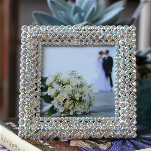 Hollowed-out mini photo frame