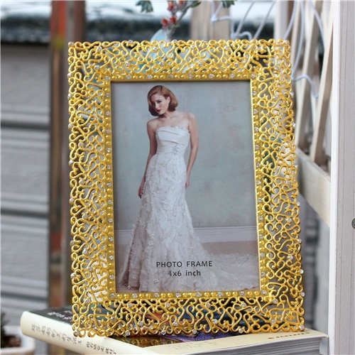 Hollowed-out photo frame