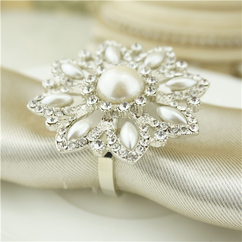 Metal Napkin Ring / Elegant Wedding Decoration Napkin Holder