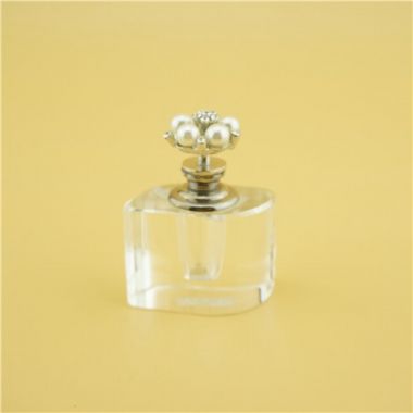 Clear Crystal Perfume Bottle with European Simple Style, Modern and high quality.