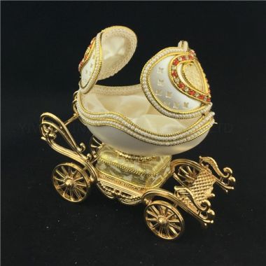 Music box romantic wedding carriage