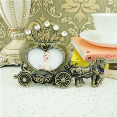 Metal photo frame / vintage carriage photography frame